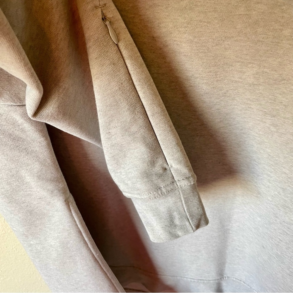 NIKE Oatmeal Tan Crewneck Sweatshirt w/ sleeve zipper pocket | Medium - Picture 3 of 4